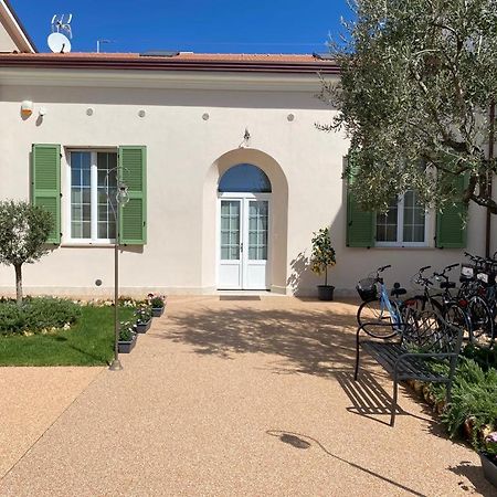 Villino Micol Camere A Due Passi Dal Mare Marina Di Carrara Exterior photo